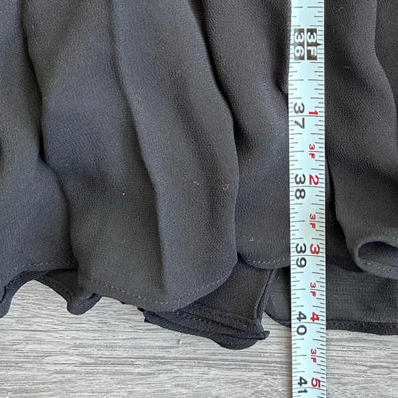 Women’s Banana Republic long black pleated skirt size 10P - Picture 4 of 5